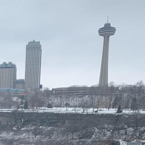 Lavish Moves (feat. Pacifista)