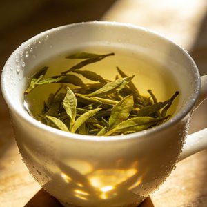 夕焼けに溶ける茶の輝き