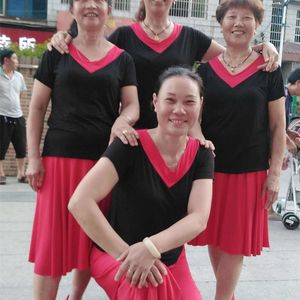 听着情歌想着泪（广场舞)