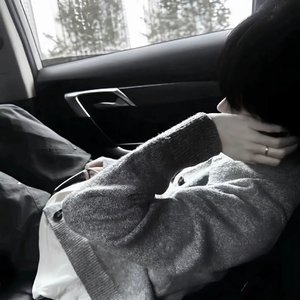 我们之间隔着一场下不完的雪