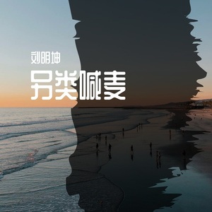 佳人轻抚桃花扇