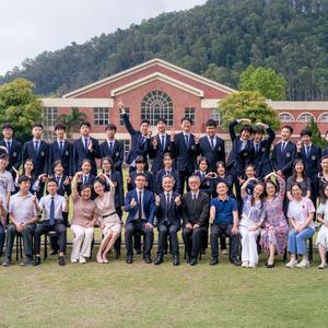 凤凰花开的路口（英东版）