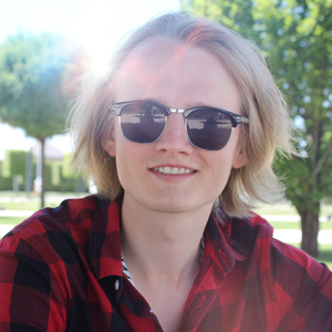 ЛЕЖУ НА БИТУ