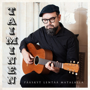 Pääskyt lentää matalalla