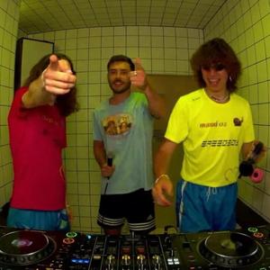 Nase Ost (feat. Donke)