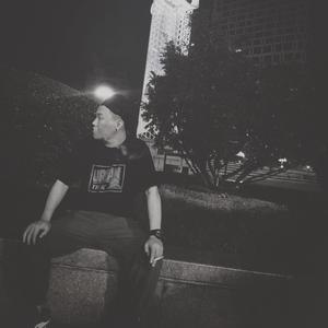 上了年纪的男人-L