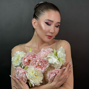 Кызыл гүл болуп жайнайсың