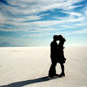 多想在平庸的生活拥抱你