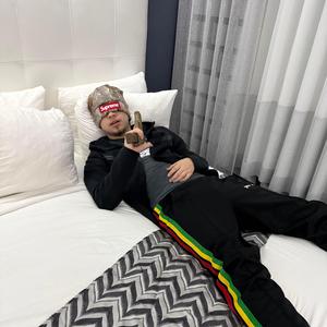 wall-e (feat. boolymon)