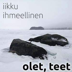 Olimme kapean polun varressa