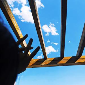 夏日，凉亭还有你