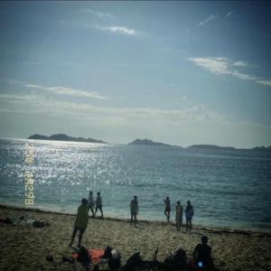 no vale la pena esperar (feat. Acsa Alvizar & Marlin Ázok)