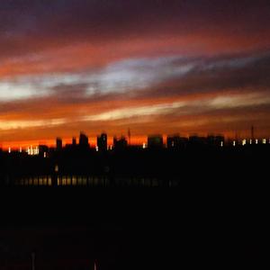 suhmeduh-phone kisses