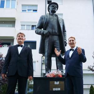 Kenge per h****n Besim Ndrecaj