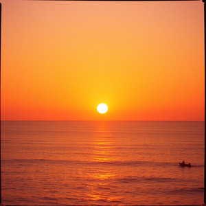 夏の砂に消える声