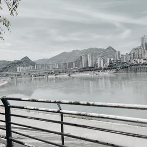 小城里的娇阿依