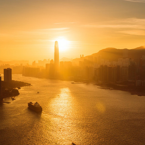 Fiesta En La Calle Al Atardecer