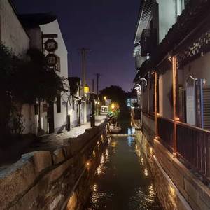 他只是经过