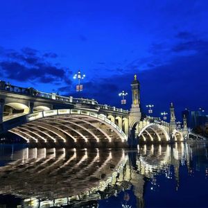 下着雨 转着笔 想着你