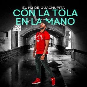 CON LA TOLA EN LA MANO