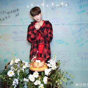 约定（2018百人合唱张艺兴生贺）（翻自 张艺兴）