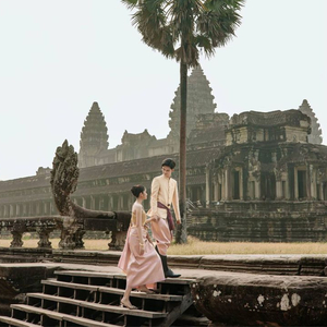 បាយខុនចងដៃ