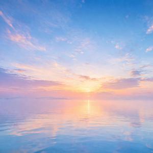 Misty Horizon – Reflective Calm