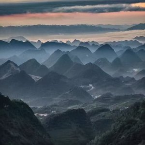 眼泪是逆向坠落的彩虹