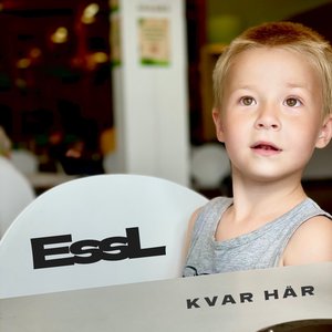 Kvar här