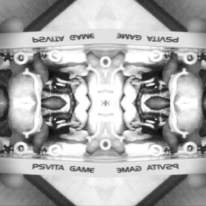 低音轰爆她的头