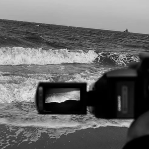 伤心的人只是我（伴奏版）