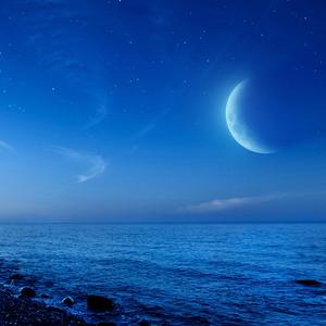 伴着寂静的夜空入眠