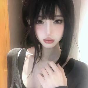 牵着手，慢慢走