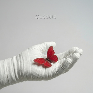 Quédate