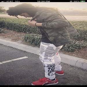 CLUELESS (feat. Traavonn)