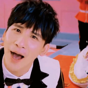 AI莉莉丝 - 阳光彩虹小白马