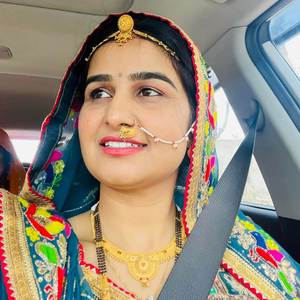 छोरी तु कुणसों तेल लगाव बाल न म खुशबू आव