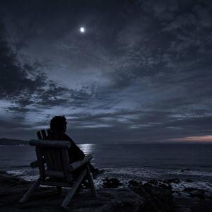 MOONLIGHT OVER QUIET KEYS