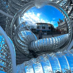 他与社会脱节了