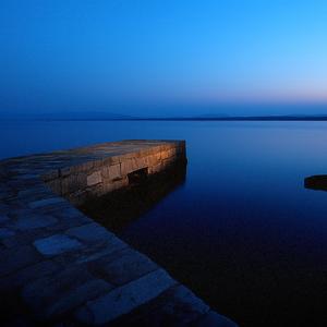 Sleep Slowly Approaches – Low Frequency Ambient | Quiet Sadness