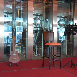 全音域气泡音转滑音元音练声曲