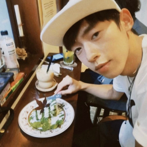 《爱到放手的无奈泪影》动心