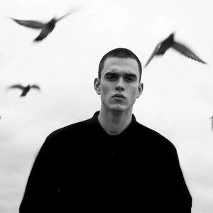 只是不习惯身边没有你