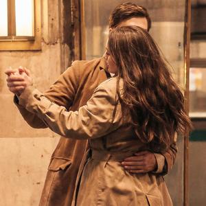 Bir menekşedir belki..