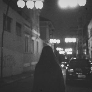 I'm No One (feat. Dnakm)