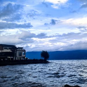 心爱的人，不离的肩 伴奏