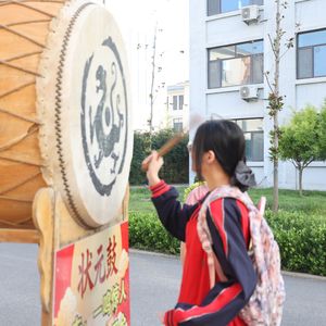 六月战歌——万隆少年行