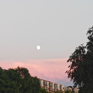 等