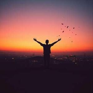 这一生爱上什么人都不为过（咬住下唇）