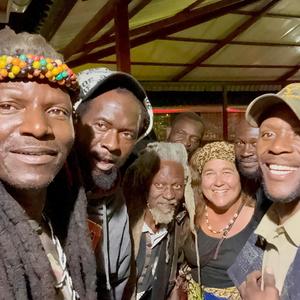 Vana Vangu Vakura/Manhanga Matete (feat. Mbira DzeNharira)